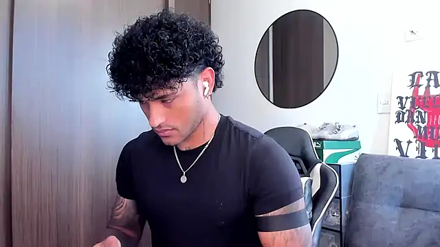 Snapshot of Alessandro_Vanni chatting on 24, 9, 2025 Alessandro Vanni online show from 24, 9, 2025