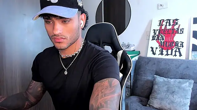 Snapshot of Alessandro_Vanni chatting on 6, 10, 2025 Alessandro Vanni online show from 6, 10, 2025