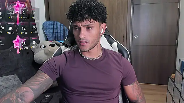 Snapshot of Alessandro_Vanni chatting on 4, 11, 2025 Alessandro Vanni online show from 4, 11, 2025