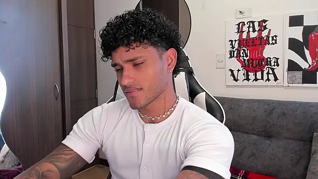 Snapshot of Alessandro_Vanni chatting on 6, 1, 2026 Alessandro Vanni online show from 6, 1, 2026