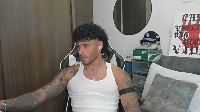 Snapshot of Alessandro_Vanni chatting on 30, 9, 2025 Alessandro Vanni online show from 30, 9, 2025