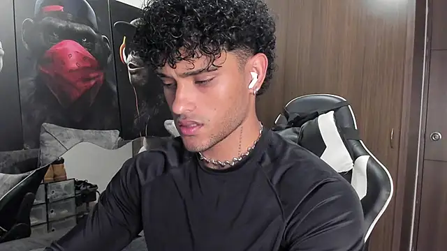 Snapshot of Alessandro_Vanni chatting on 25, 11, 2025 Alessandro Vanni online show from 25, 11, 2025