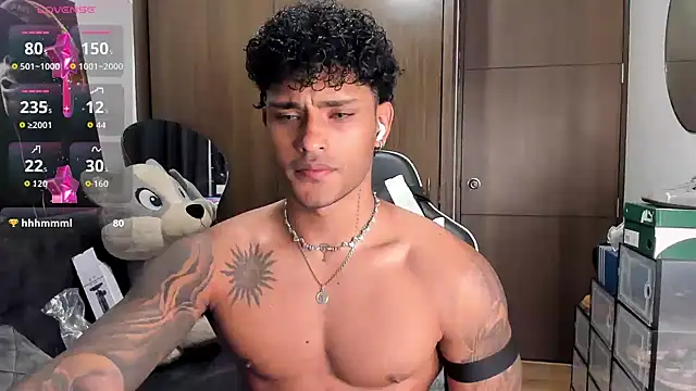 Snapshot of Alessandro_Vanni chatting on 27, 10, 2025 Alessandro Vanni online show from 27, 10, 2025