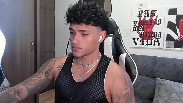 Snapshot of Alessandro_Vanni chatting on 22, 12, 2025 Alessandro Vanni online show from 22, 12, 2025