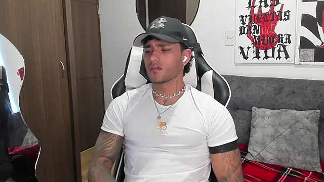 Snapshot of Alessandro_Vanni chatting on 14, 1, 2026 Alessandro Vanni online show from 14, 1, 2026