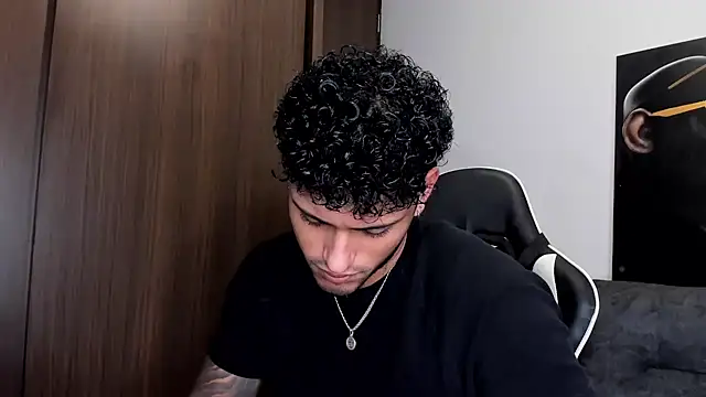 Snapshot of Alessandro_Vanni chatting on 18, 3, 2025 Alessandro Vanni online show from 18, 3, 2025