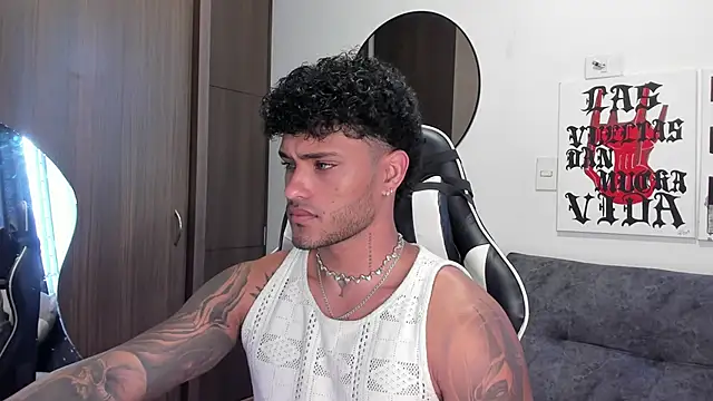 Snapshot of Alessandro_Vanni chatting on 16, 12, 2025 Alessandro Vanni online show from 16, 12, 2025