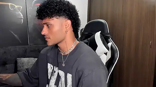 Snapshot of Alessandro_Vanni chatting on 19, 10, 2025 Alessandro Vanni online show from 19, 10, 2025