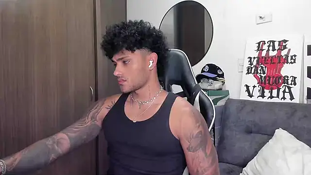 Snapshot of Alessandro_Vanni chatting on 3, 10, 2025 Alessandro Vanni online show from 3, 10, 2025