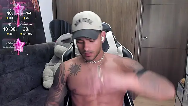 Snapshot of Alessandro_Vanni chatting on 9, 11, 2025 Alessandro Vanni online show from 9, 11, 2025