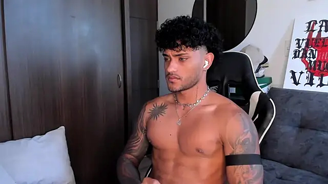 Snapshot of Alessandro_Vanni chatting on 28, 9, 2025 Alessandro Vanni online show from 28, 9, 2025