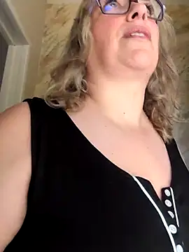Snapshot of Canadian_BBW chatting on 9, 5, 2026 Canadian BBW online show from 9, 5, 2026
