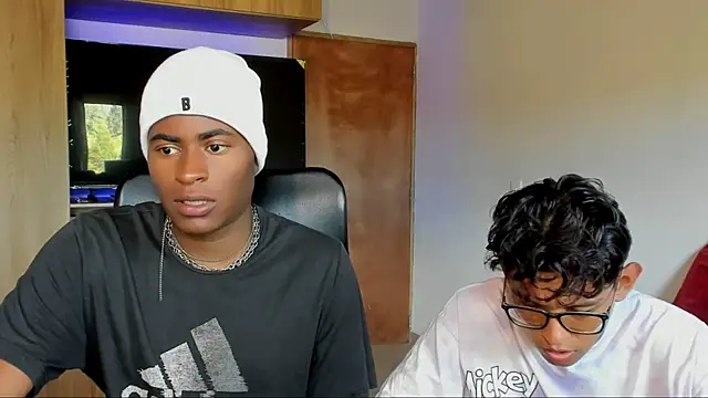 Snapshot of CrissBrownxxx chatting on 5, 7, 2026 CrissBrownxxx online show from 5, 7, 2026