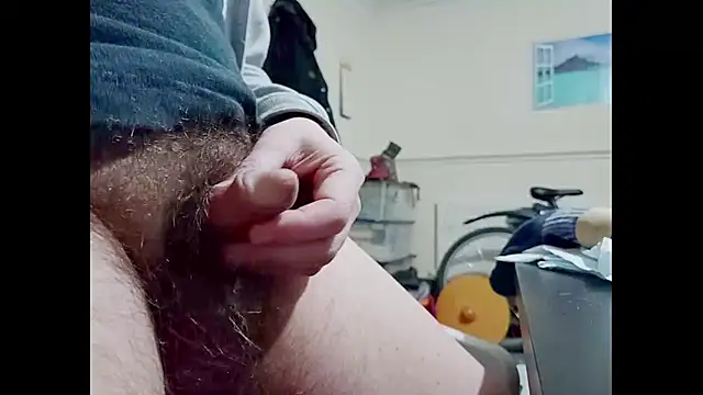 hairyuncut00 online show from 5, 3, 2025