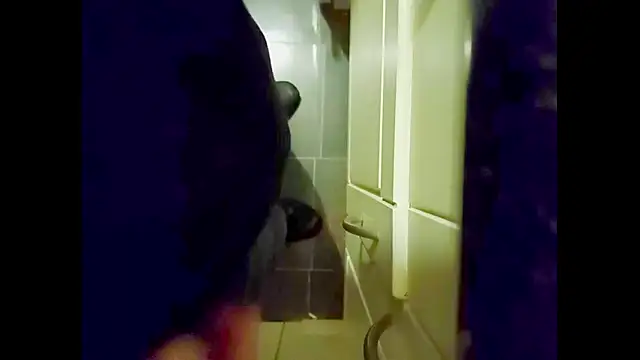 hairyuncut00 online show from 28, 10, 2025