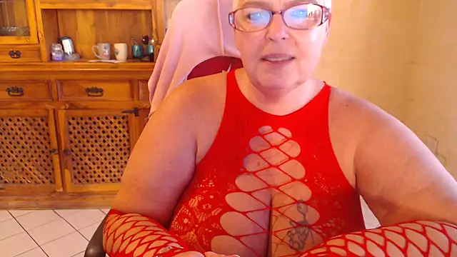 MISS LINDAH online show from 9, 11, 2025