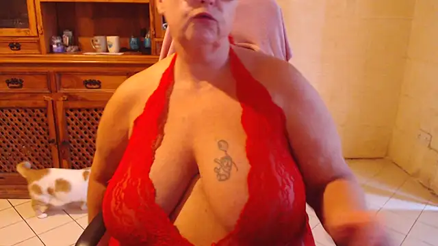 MISS LINDAH online show from 18, 9, 2025