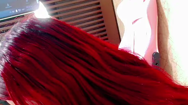 Imannejulienne online show from 7, 10, 2025