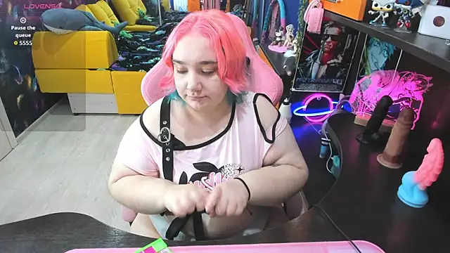 Softie Sofy online show from 3, 12, 2025