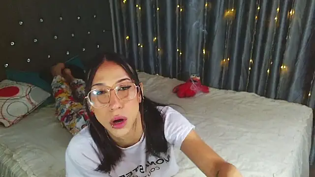 Kenisha Sweet online show from 8, 2, 2026