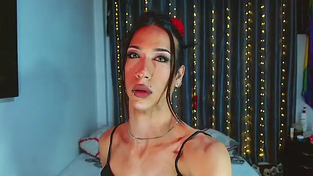 Kenisha Sweet online show from 10, 3, 2026