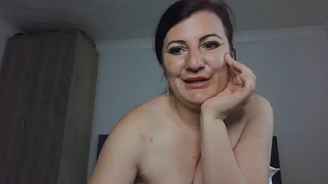 Snapshot of Naughtyredd chatting on 28, 5, 2026 Naughtyredd online show from 28, 5, 2026