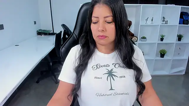 Snapshot of natural_bigboobs chatting on 29, 11, 2025 natural bigboobs online show from 29, 11, 2025