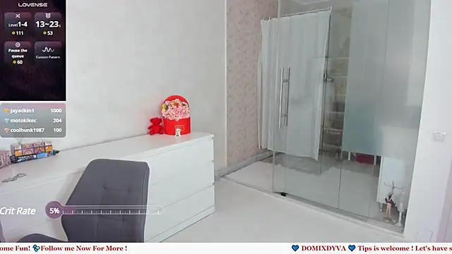 Domixdyva online show from 4, 3, 2025