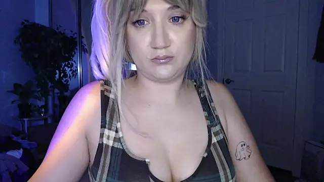 Snapshot of GoddessEmmy chatting on 17, 6, 2026 GoddessEmmy online show from 17, 6, 2026