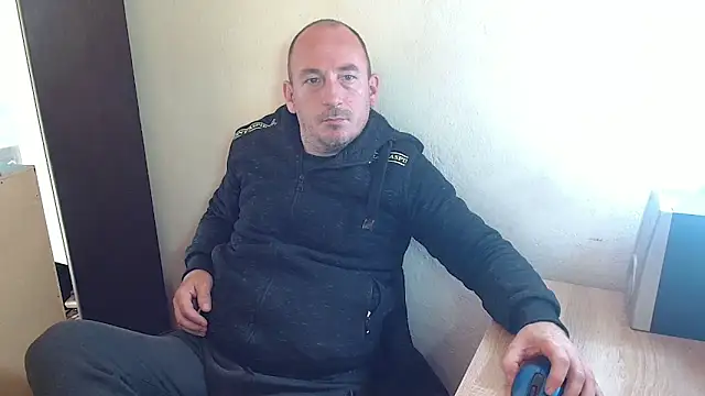 Snapshot of Johan___Barker chatting on 28, 10, 2025 Johan Barker online show from 28, 10, 2025