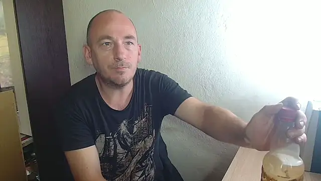 Snapshot of Johan___Barker chatting on 8, 11, 2025 Johan Barker online show from 8, 11, 2025