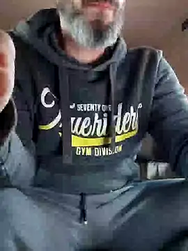 Snapshot of 207RCCam chatting on 12, 1, 2025 207RCCam online show from 12, 1, 2025