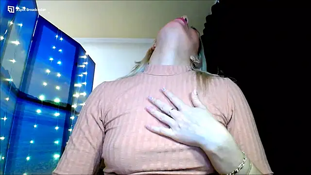 Snapshot of miaa_sunn chatting on 12, 12, 2024 miaa sunn online show from 12, 12, 2024