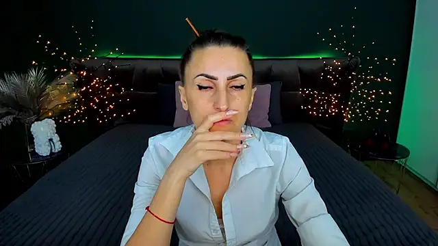 Snapshot of Rebecca_Diamond chatting on 2, 12, 2025 Rebecca Diamond online show from 2, 12, 2025