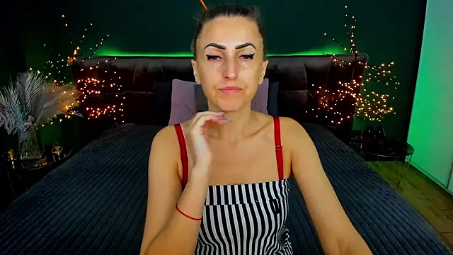 Snapshot of Rebecca_Diamond chatting on 25, 9, 2025 Rebecca Diamond online show from 25, 9, 2025