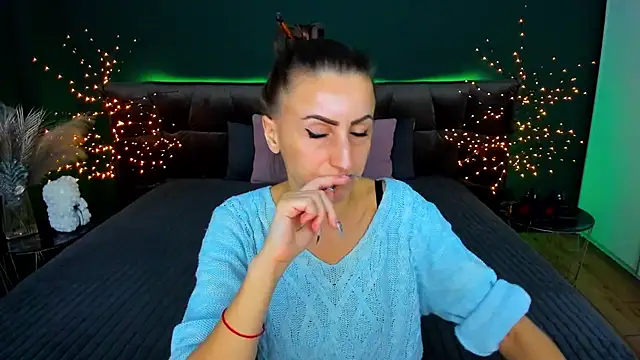 Snapshot of Rebecca_Diamond chatting on 17, 11, 2025 Rebecca Diamond online show from 17, 11, 2025