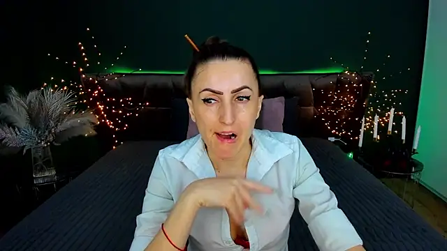 Snapshot of Rebecca_Diamond chatting on 9, 3, 2026 Rebecca Diamond online show from 9, 3, 2026