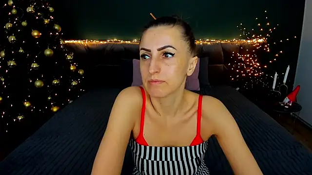 Snapshot of Rebecca_Diamond chatting on 21, 12, 2025 Rebecca Diamond online show from 21, 12, 2025