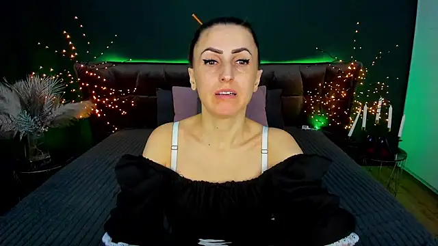 Snapshot of Rebecca_Diamond chatting on 4, 3, 2026 Rebecca Diamond online show from 4, 3, 2026