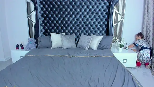 Snapshot of Rebecca_Diamond chatting on 23, 11, 2025 Rebecca Diamond online show from 23, 11, 2025