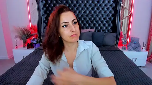 Snapshot of Rebecca_Diamond chatting on 18, 5, 2026 Rebecca Diamond online show from 18, 5, 2026