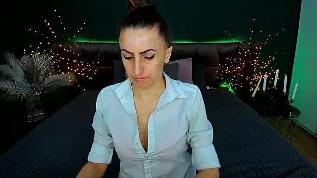 Snapshot of Rebecca_Diamond chatting on 5, 3, 2026 Rebecca Diamond online show from 5, 3, 2026