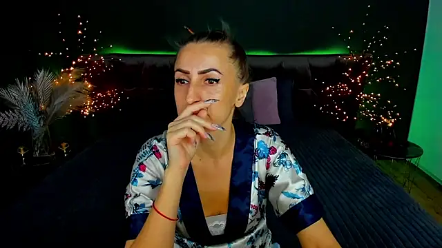 Snapshot of Rebecca_Diamond chatting on 1, 10, 2025 Rebecca Diamond online show from 1, 10, 2025