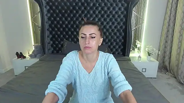 Snapshot of Rebecca_Diamond chatting on 28, 10, 2025 Rebecca Diamond online show from 28, 10, 2025