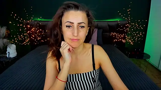 Snapshot of Rebecca_Diamond chatting on 1, 12, 2025 Rebecca Diamond online show from 1, 12, 2025