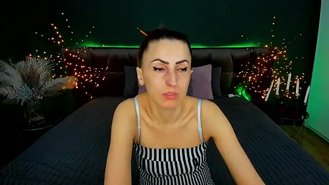 Snapshot of Rebecca_Diamond chatting on 3, 3, 2026 Rebecca Diamond online show from 3, 3, 2026