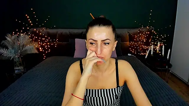 Snapshot of Rebecca_Diamond chatting on 8, 3, 2026 Rebecca Diamond online show from 8, 3, 2026