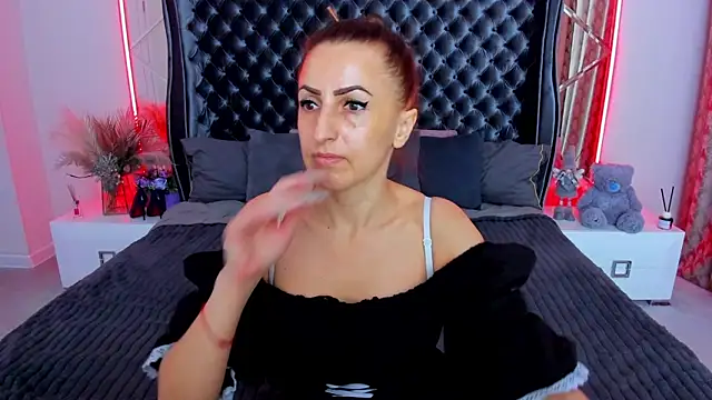 Snapshot of Rebecca_Diamond chatting on 19, 5, 2026 Rebecca Diamond online show from 19, 5, 2026