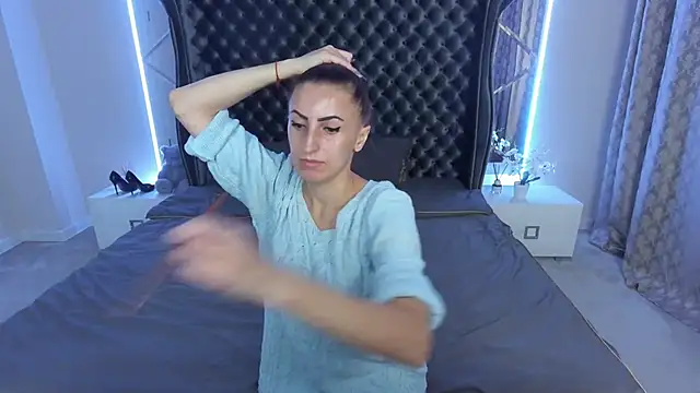 Snapshot of Rebecca_Diamond chatting on 5, 11, 2025 Rebecca Diamond online show from 5, 11, 2025