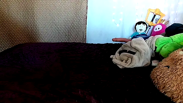 GamerGirlRoxyAndLee online show from 8, 3, 2025